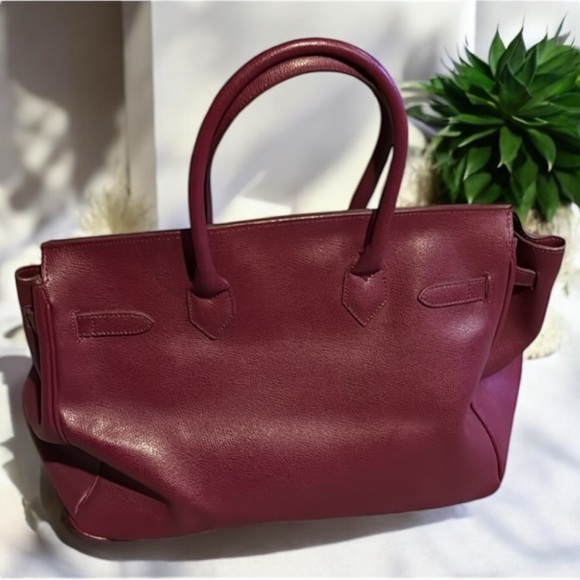 Elegant Burgundy Tote Bag with lock and key - Picture 3 of 5